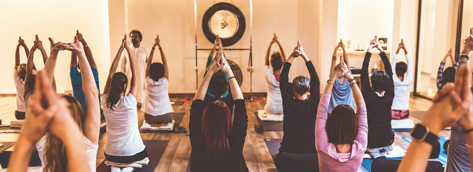 Classe di yoga nello studio
